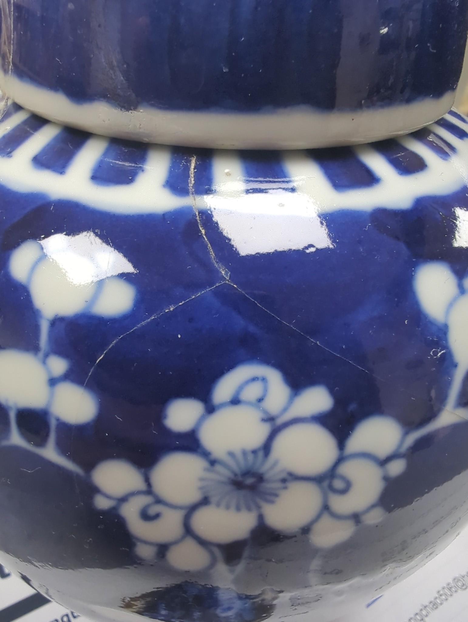 A quantity of Chinese blue and white prunus ginger jars (14)